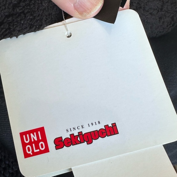 Kaws x Uniqlo x Peanuts Black Snoopy Plush Toy - Picture 5 of 6